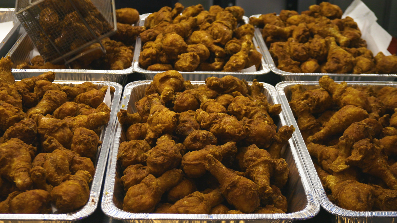Gus' Fried Chicken donates fried chicken to FoodChain Lexington