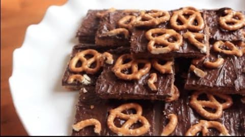 Graham Cracker Toffee | SweetTreats