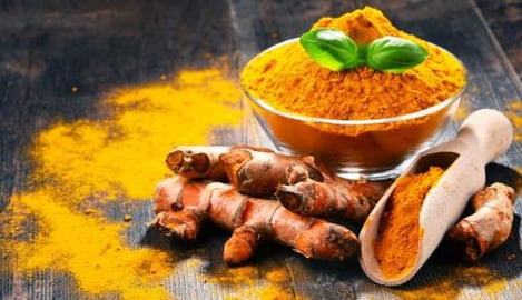 How To Make Essential Turmeric Oil For Skin Brightening. ...