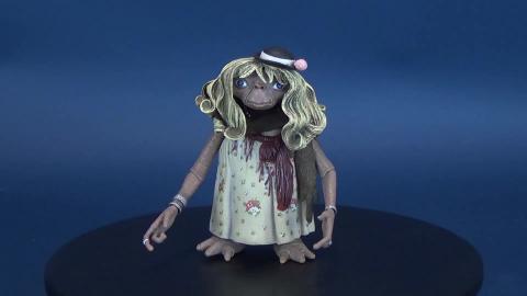 NECA E.T. The Extra-Terrestrial Dress Up E.T. Figure Revi...