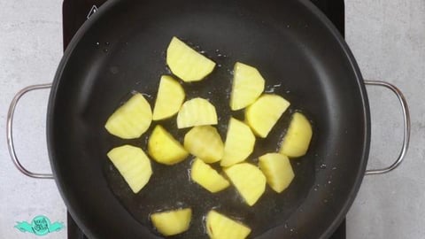 PININYAHANG MANOK (PINEAPPLE CHICKEN)