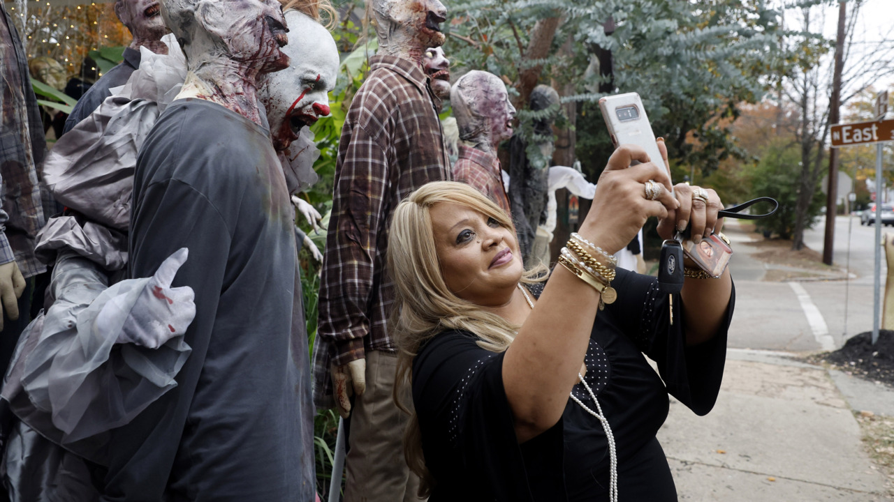 Photos of the best, scariest decorations in NC in Raleigh's Halloween