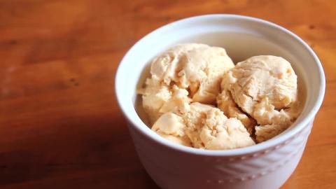 4 ingredient Pumpkin Ice Cream | SweetTreats