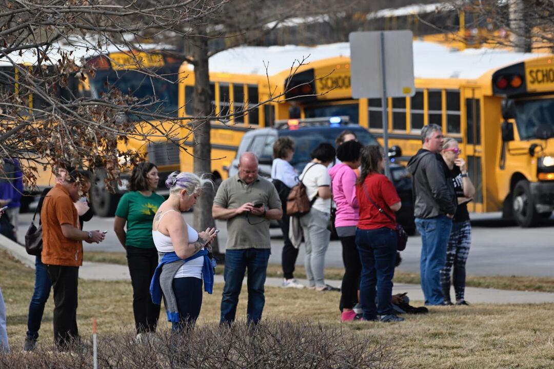 Audio School resource officer calls for help after Olathe East High