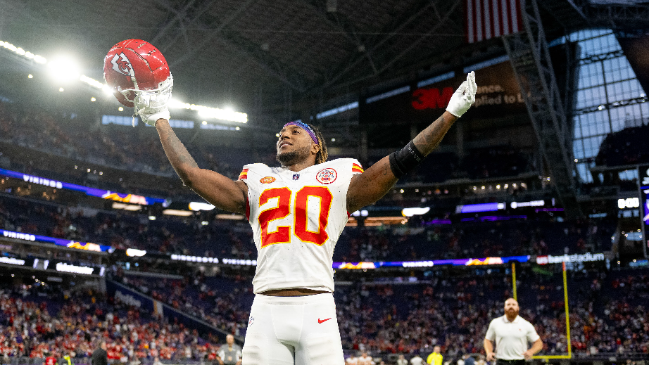 Chiefs use fourth-quarter surge to defeat Denver 27-24 - Arrowhead