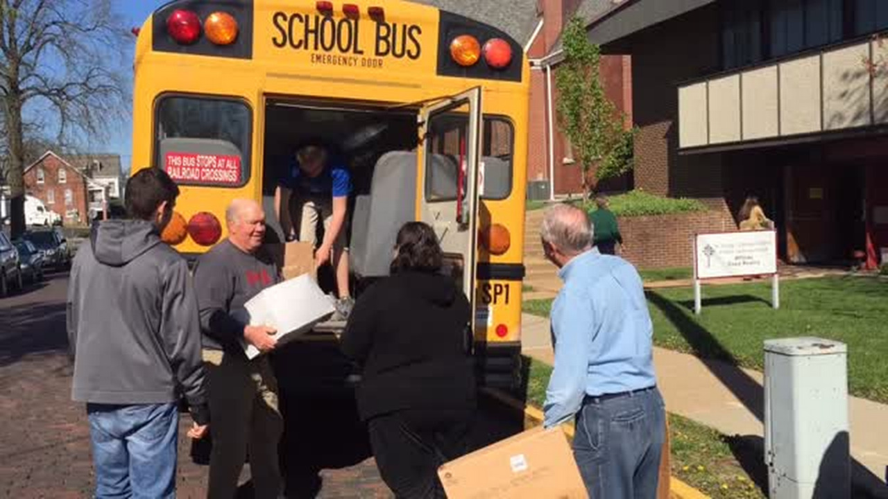 Belleville School District 118 collects food for metroeast pantries