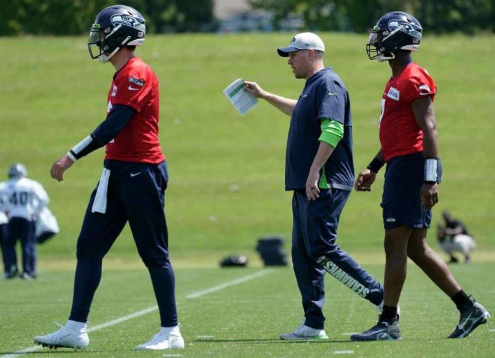 Geno Smith and Drew Lock looking uneven early in Seahawks training camp -  Field Gulls