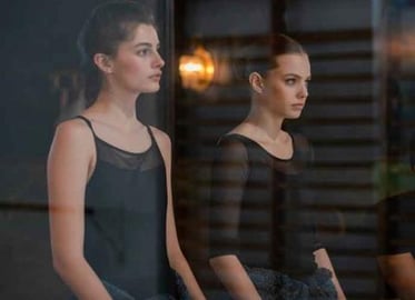 Diana Silvers & Kristine Froseth reveal how they bonded t...