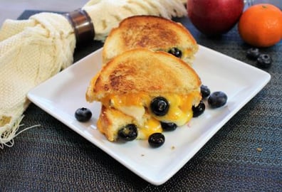 How to Make a Brie and Blueberry Grilled Cheese Sandwich ...