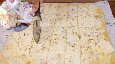 Garlic Bread Recipe: Easy and Cheesy!