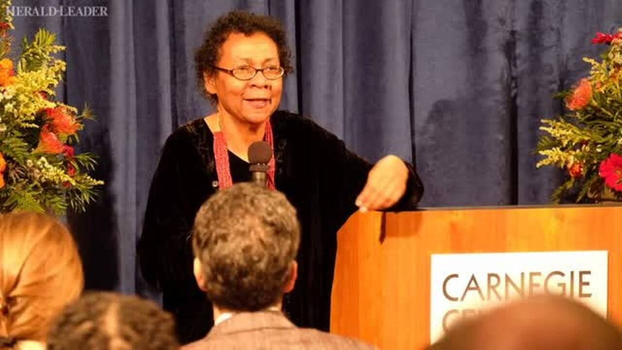 bell hooks: Author and feminist dies aged 69 - BBC News