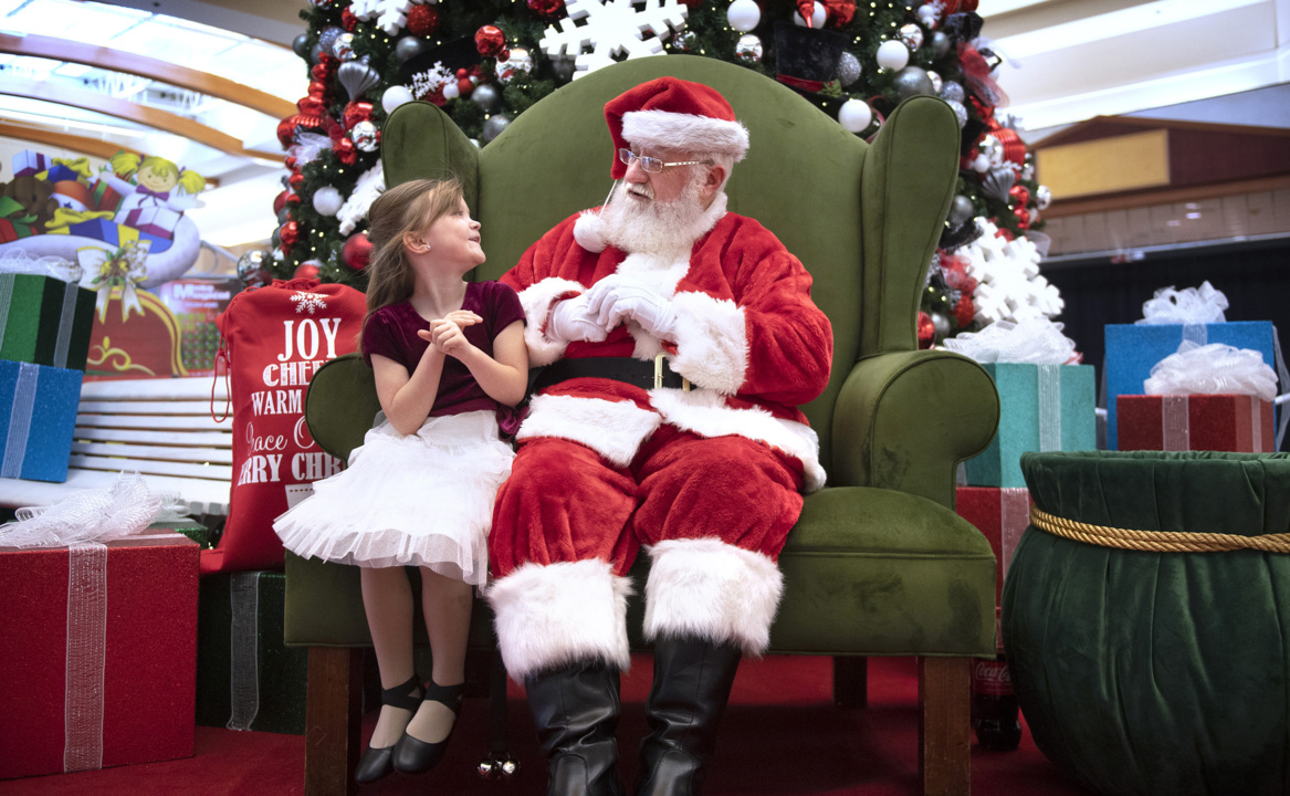 Mall Santa photos continue despite COVID-19 — with special precautions