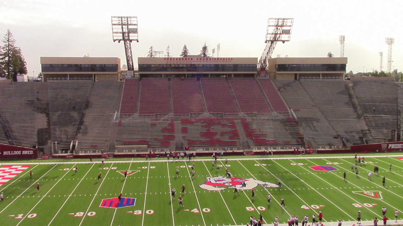 Victor E. Bulldog II, Fresno State's bulldog mascot dies after bee