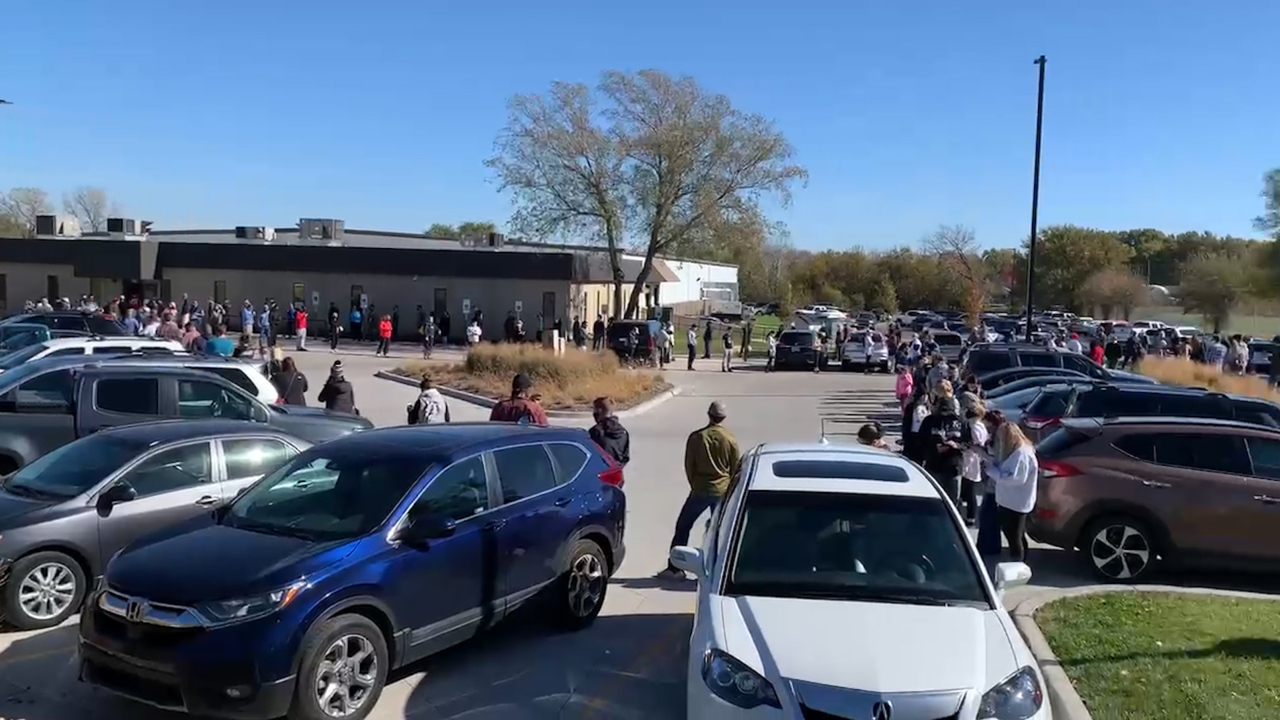 Long lines at Johnson County election office as the final hour of
