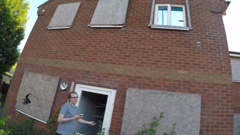 CREEPY ABANDONED HOUSE...