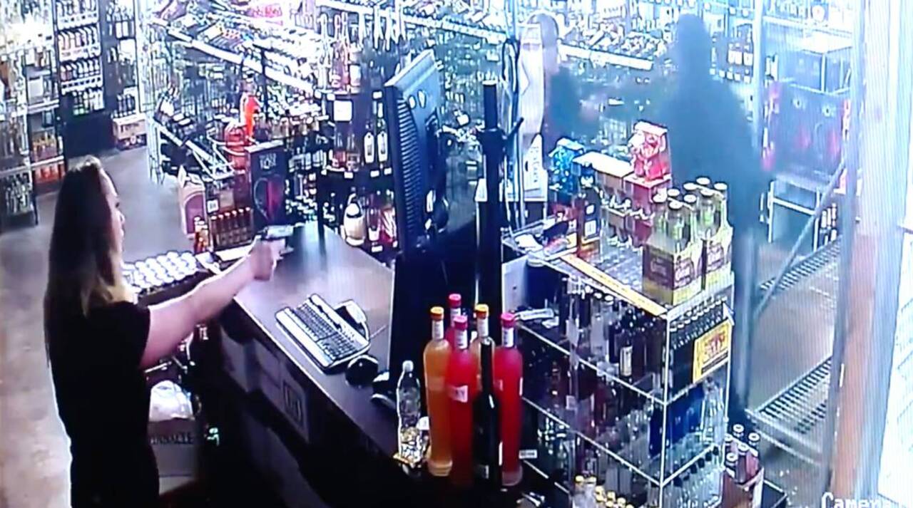 Mother And Daughter Shoot Attempted Armed Robber At Tulsa Liquor Store