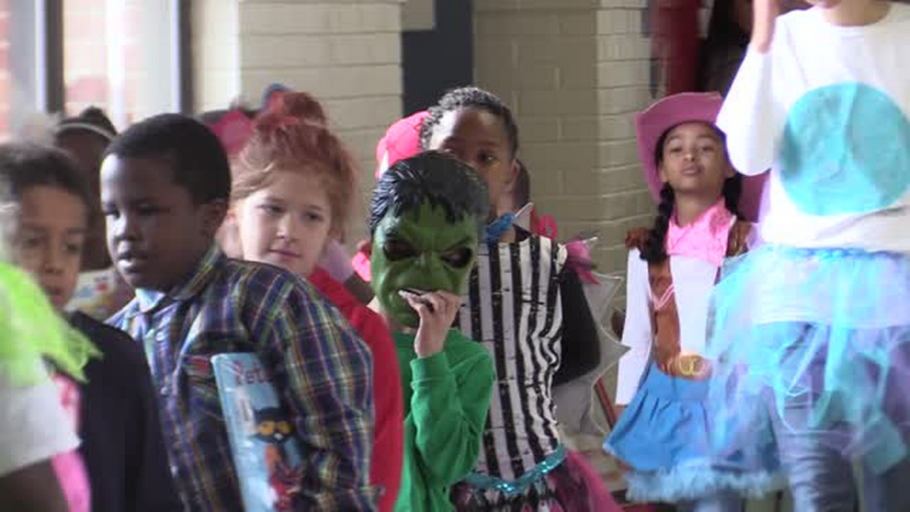 Rock Hill's Finley Road students celebrate favorite books with parade