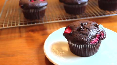 Strawberry Chocolate Muffins | SweetTreats