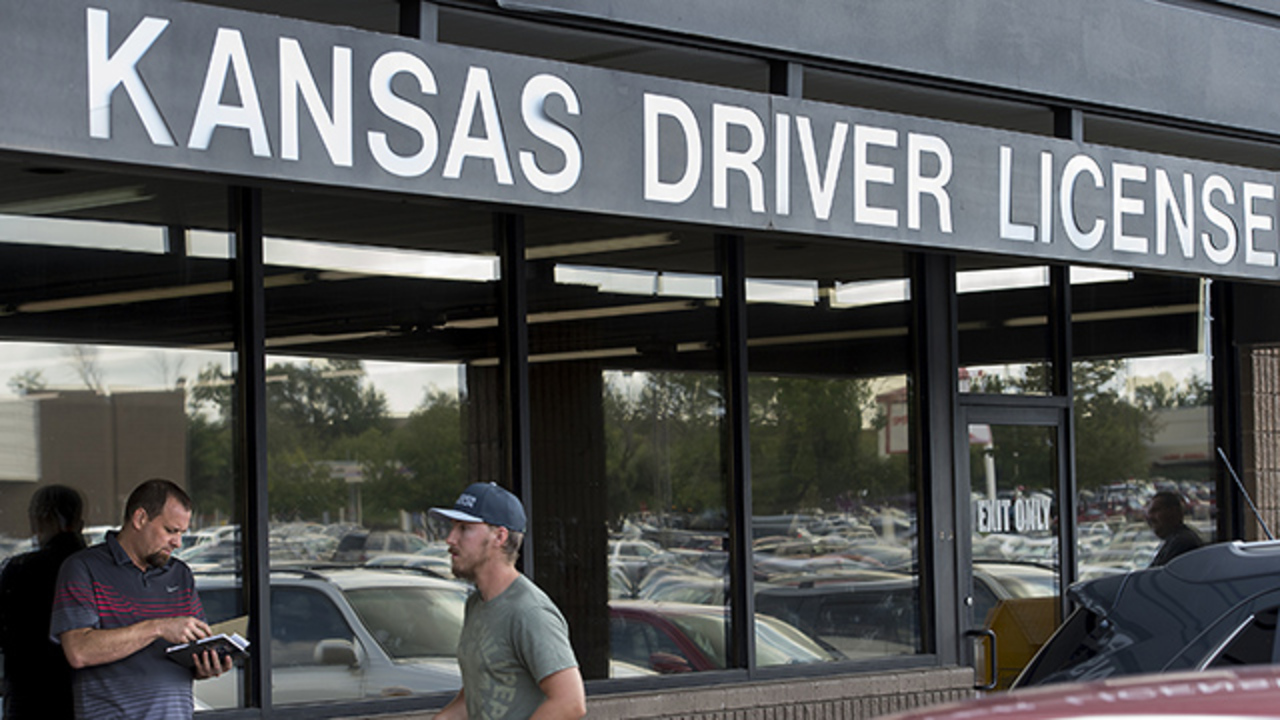 Customers frustrated as problems persist at Kansas Driver's License