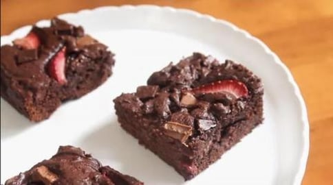 Strawberry Chocolate Chunk Brownies | SweetTreats