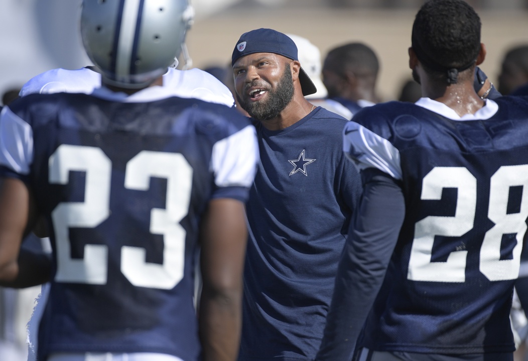 Cowboys and 49ers fans pummel each other in wild playoff brawl