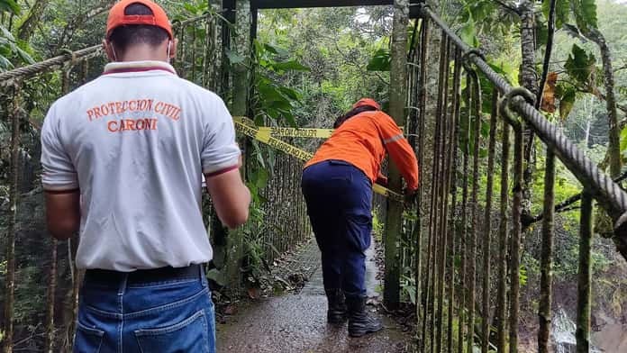 Cerraron de manera preventiva el puente colgante del Parque La Llovizna