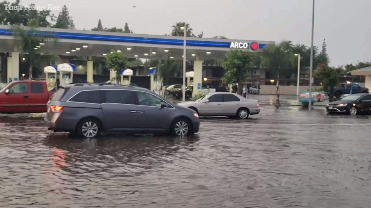 Heavy rain in Fresno results in flooding around town Fresno Bee