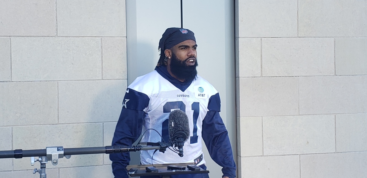 Mike McCarthy concerned about Ezekiel Elliott's knee, Cowboys to 'evaluate'  his running style