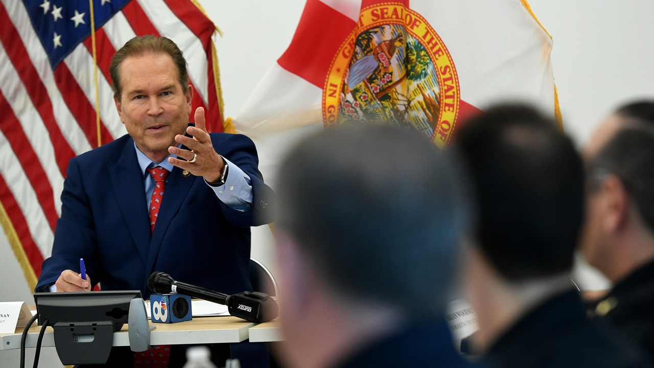Congressman Vern Buchanan holds roundtable with local law enforcement