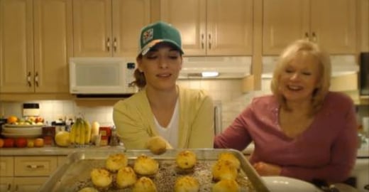 How to Cook Mom's Pan Roasted Potatoes: Cooking with Kimb...