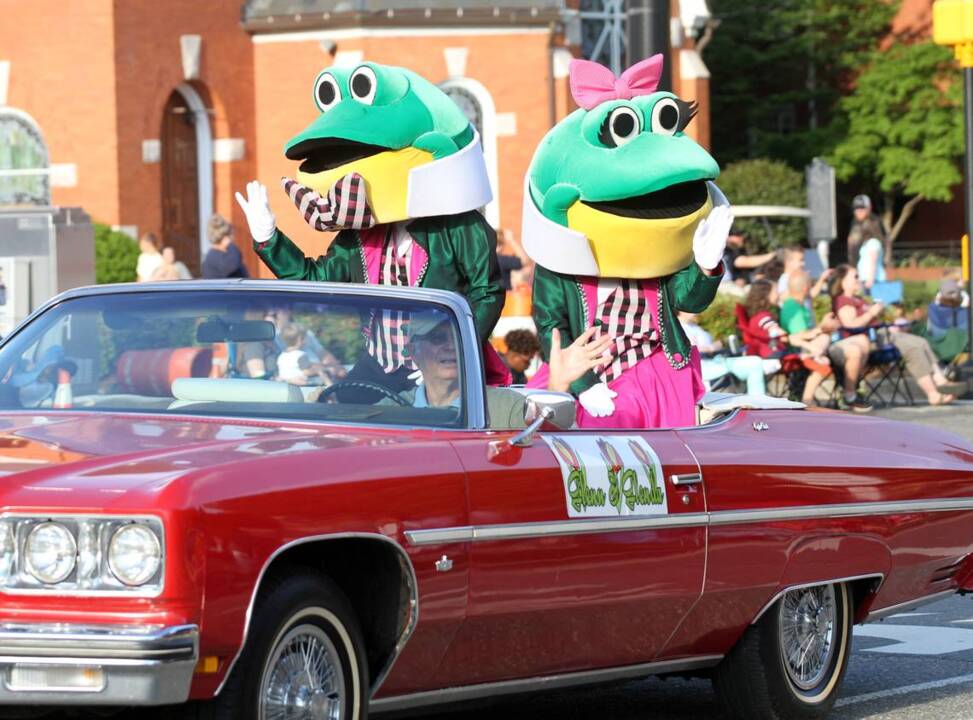 ComeSeeMe festivalgoers 'parade' into downtown Rock Hill Rock Hill