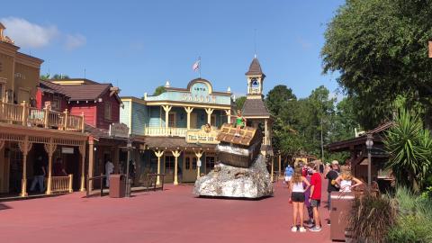 FIRST LOOK - Magic Kingdom - Tinker Bell Cavalcade from F...