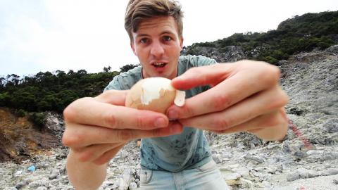 EATING VOLCANO EGGS (Tangkuban Perahu, Bandung)