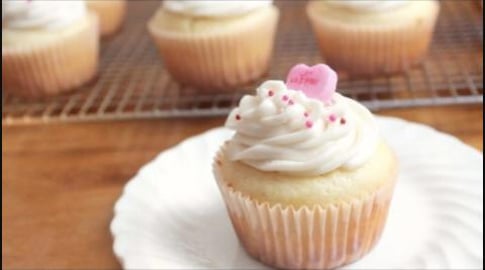 Valentine's Day Vanilla Cupcakes | SweetTreats