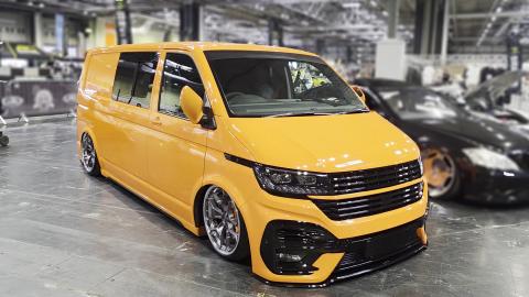 INSANE Custom VW Transporter  Slammed Show Van on Air Rid...