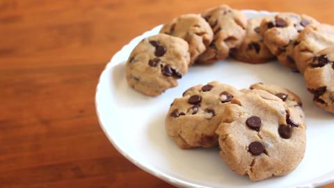 Vegan & Gluten-Free Chocolate Chip Cookies | SweetTreats