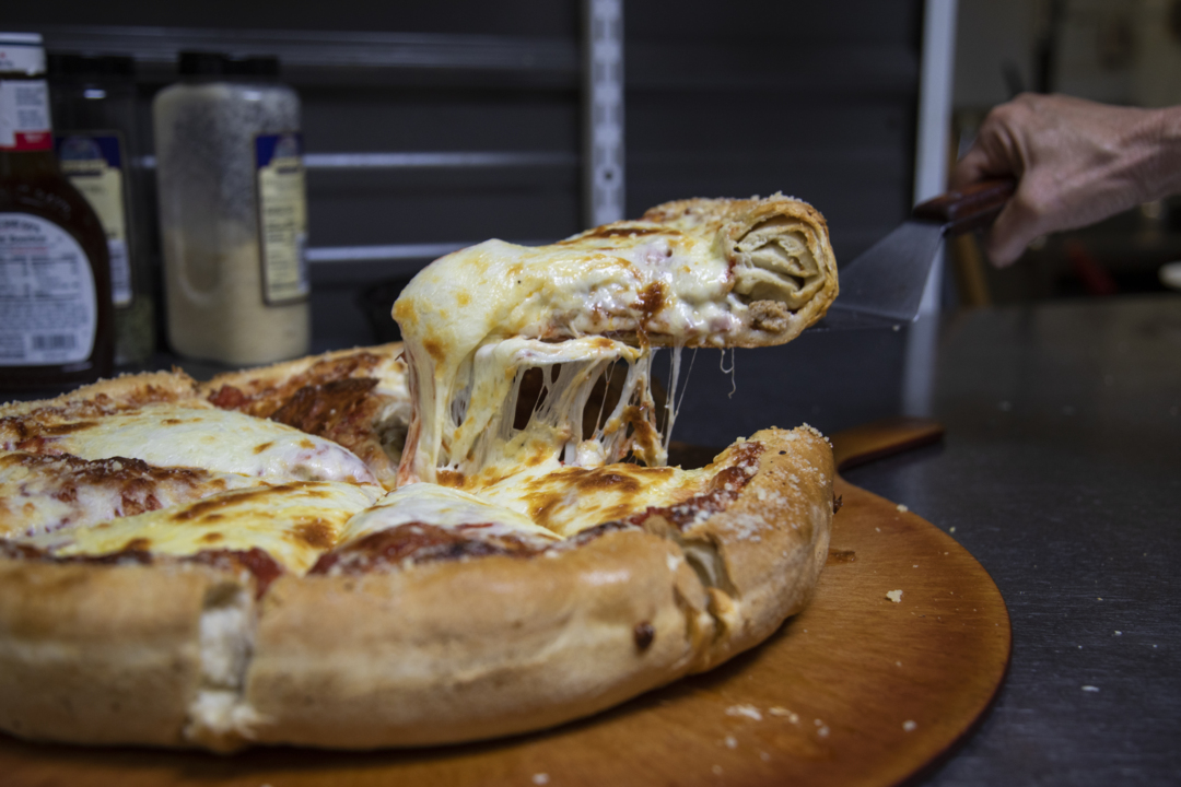 stellian-s-pizzeria-central-city-ky-8-pound-deep-dish-pizza