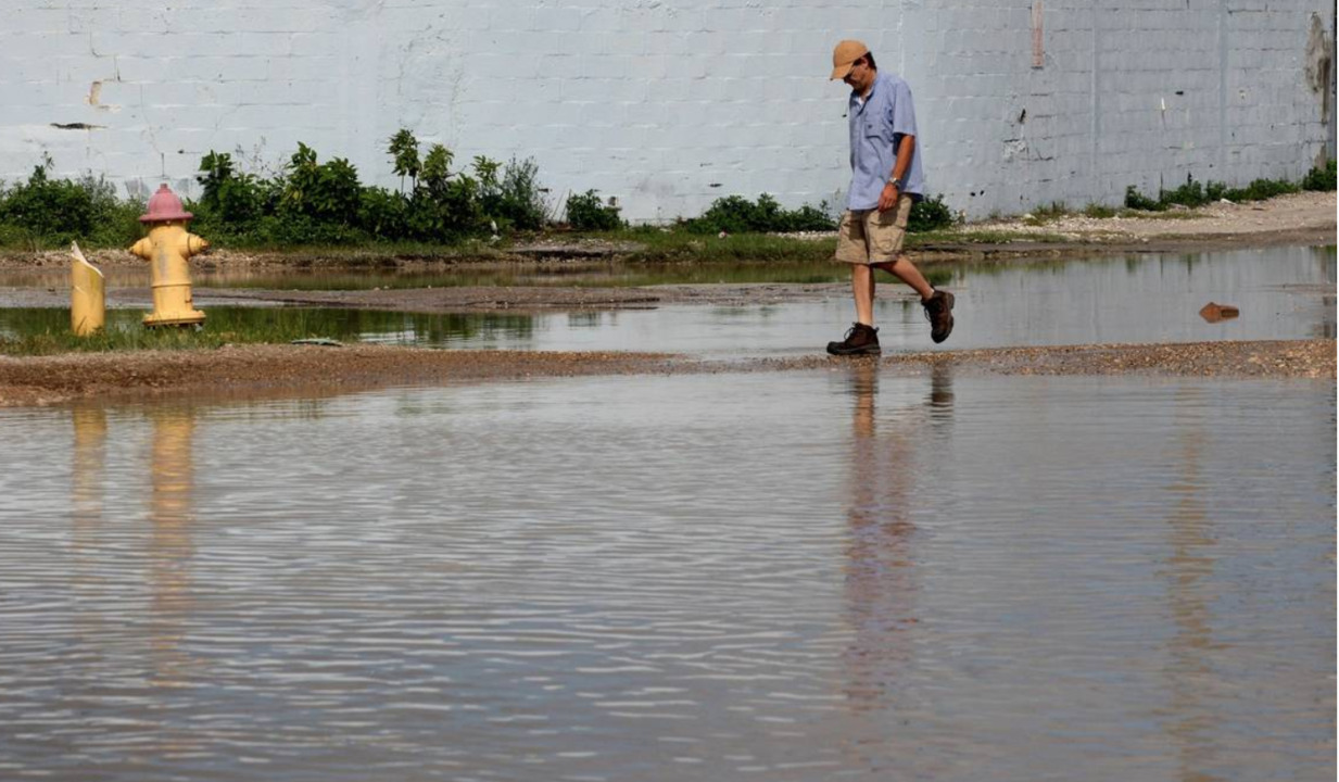 Sewage floods streets in Opalocka, while city delays repairs Miami Herald
