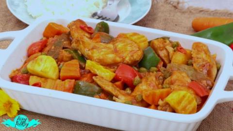 HOW TO COOK DELICIOUS CHICKEN KALDERETA | FOXY FOLKSY - M...
