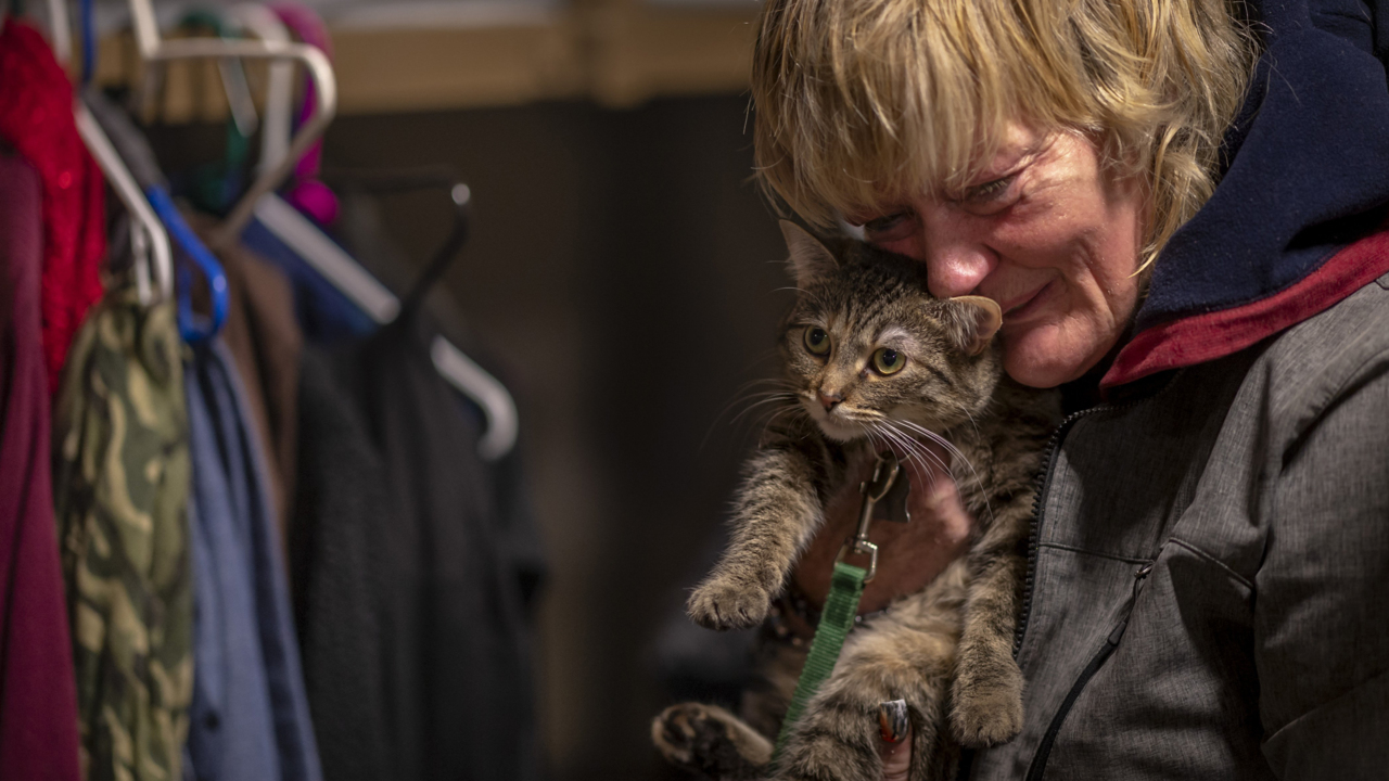 Sacramento shelter allows homeless people to stay with pets