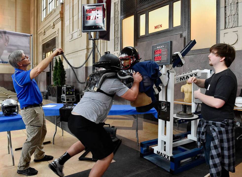 High school seniors share engineering and biomedical science projects