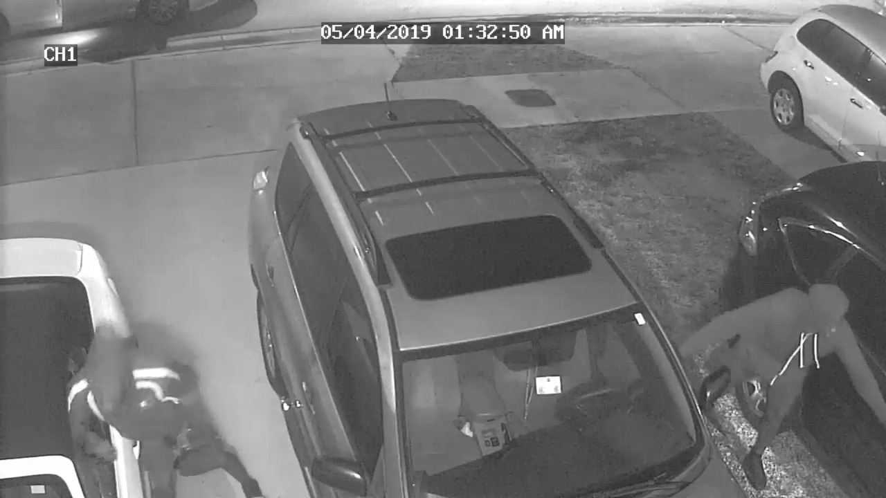 Hialeah police search for vehicle robbers | Miami Herald