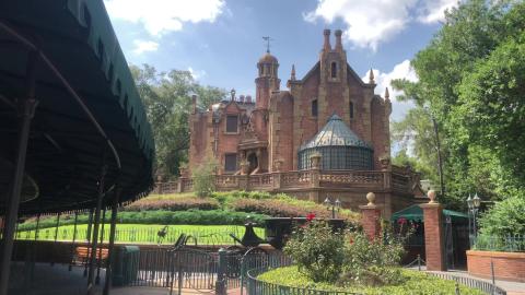 FIRST LOOK - Magic Kingdom - Haunted Mansion - COVID-19 -...