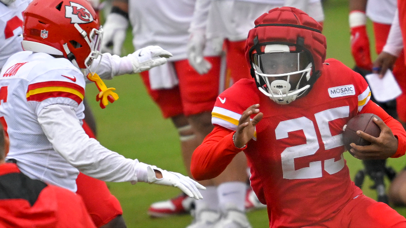 Mic'd-up Clyde Edwards-Helaire talks barbecue at Chiefs camp