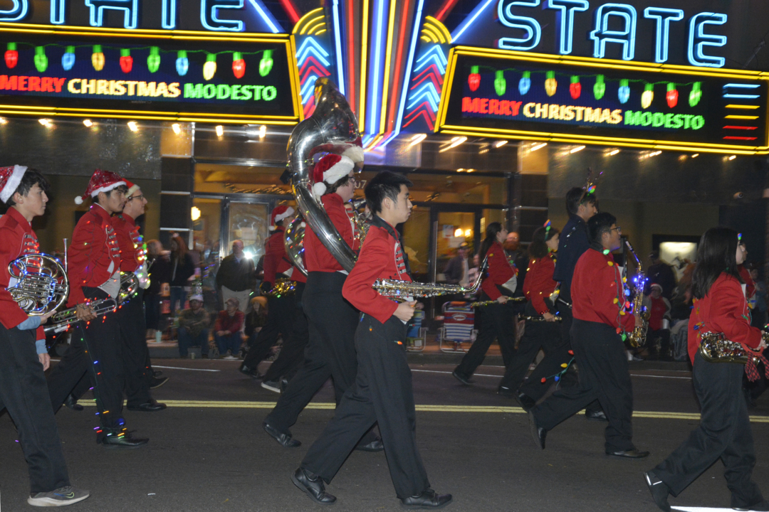 Modesto CA’s annual holiday parade lights up the night again Modesto Bee