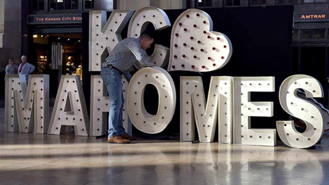 Union Station offering unique selfie opportunity for Chiefs