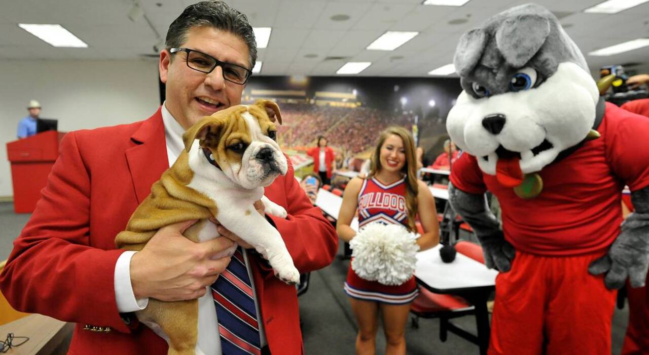 PETA calls Fresno State CA to retire live bulldog mascot