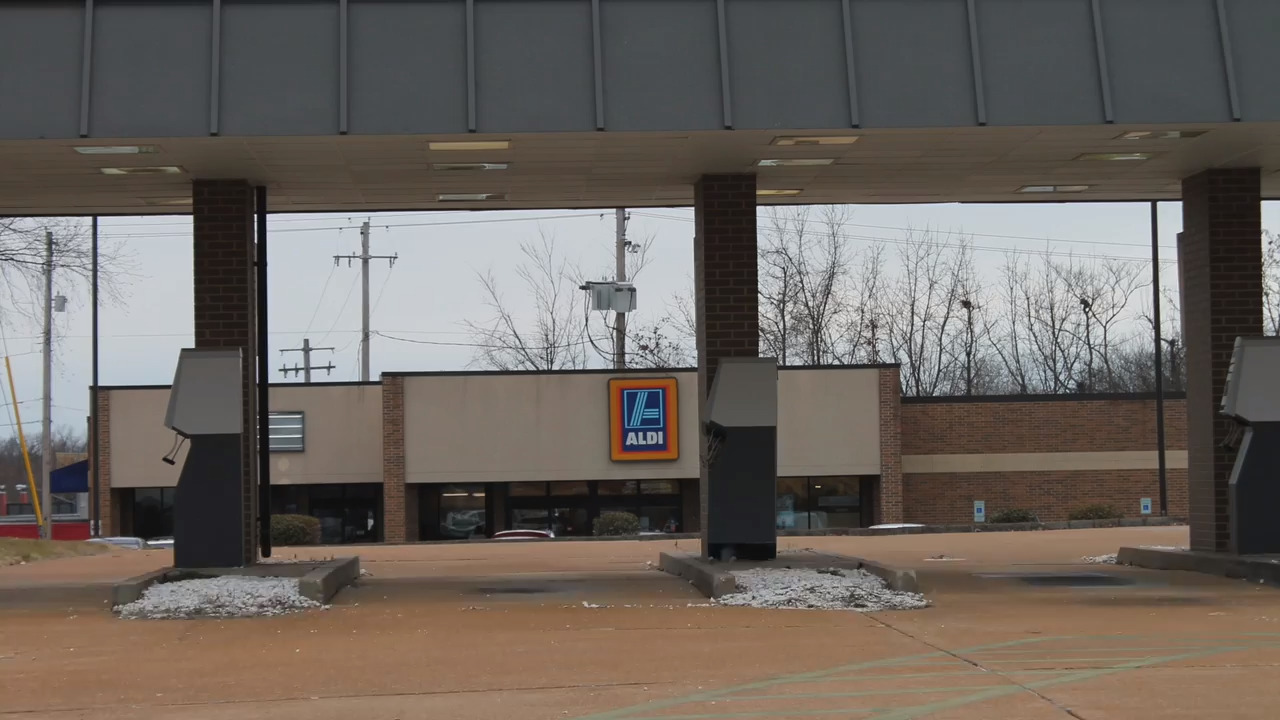 Aldi plans to expand Swansea, IL store; buys bank Belleville News