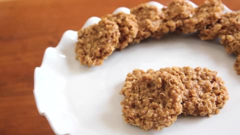 5 ingredient No Bake Peanut Butter Cookies | SweetTreats