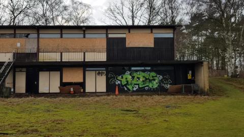 TERRIFIED TO SEE THIS IN ABANDONED PUB...